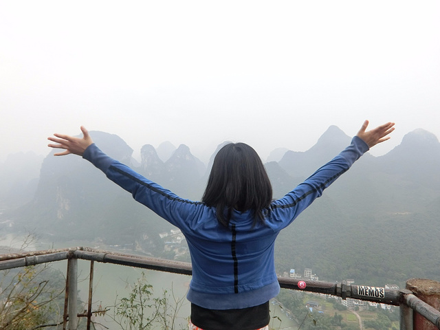 "早上老寨山，它是兴平古镇内的一个景点，上面可观望离江全景_老寨山公园"的评论图片