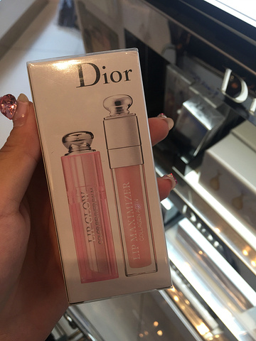 2018过安检之后就有机场工作人员发免税店优