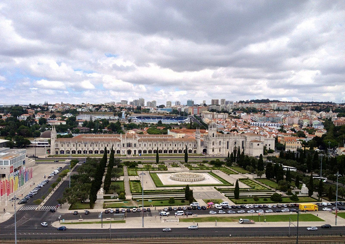 21 葡萄牙的航海王子而建成的 这位亨利王子是把葡萄牙带进了辉煌时代 所以葡萄牙人民对他是非常崇拜的 航海纪念碑 评论 去哪儿攻略