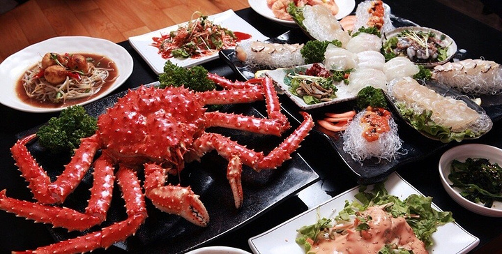 来吃过饭的顾客都会有一张照片贴墙上.味道你们靠想象