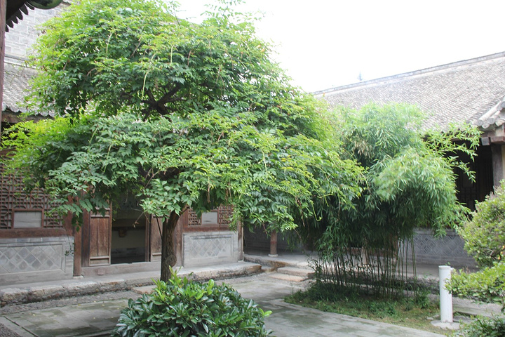 300年的腊梅树正在修复的天水文庙,就在胡氏故居旁边飞将军李广墓