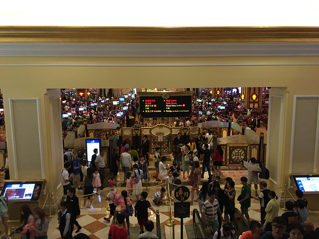 2017先在拱北商场换了澳币, 有很多家_澳门威