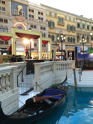 2017先在拱北商场换了澳币, 有很多家_澳门威