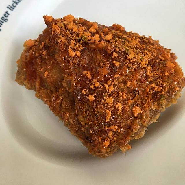 这个好像是越南当地的酱料的炸鸡~没有原味的好吃