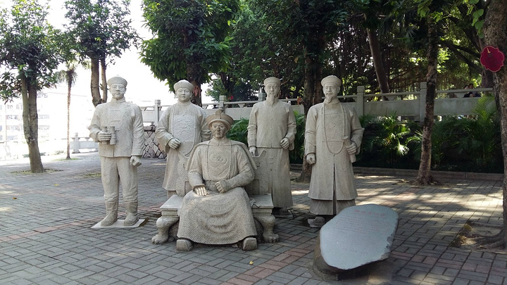 行程亮点罗星塔公园有不少楹联其中有些在古今楹联界内都颇有名气蜿蜒