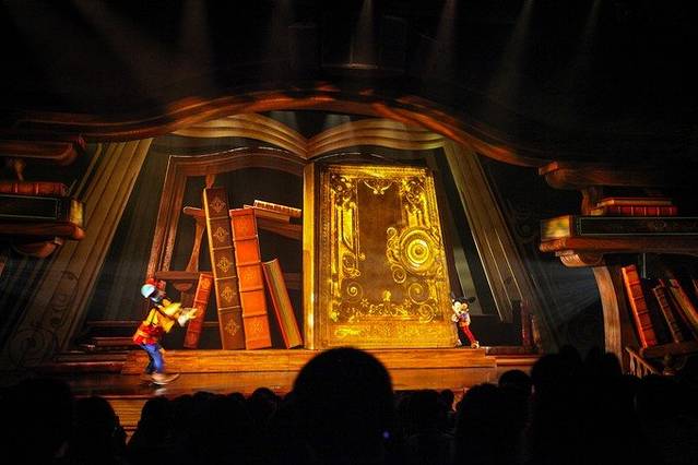 《奇幻森林》的片尾曲,让我如此的熟悉,原来就是这个舞台剧《小泰山》