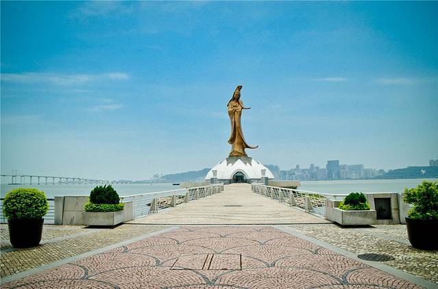 新口岸青铜观音像