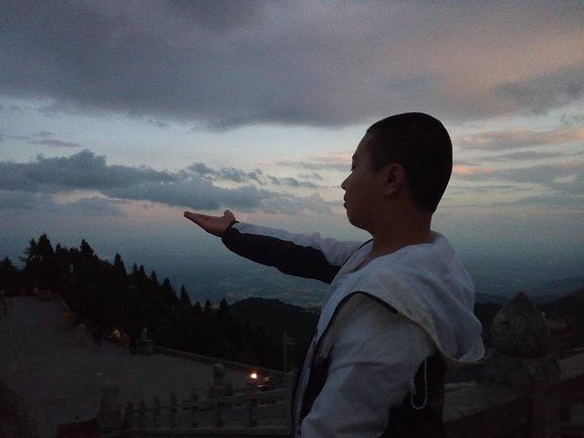 南岳独秀-这里有日出云海佛光