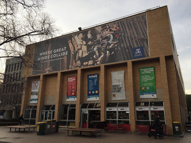解决温饱问题的食堂,然而这里并不能很好地满