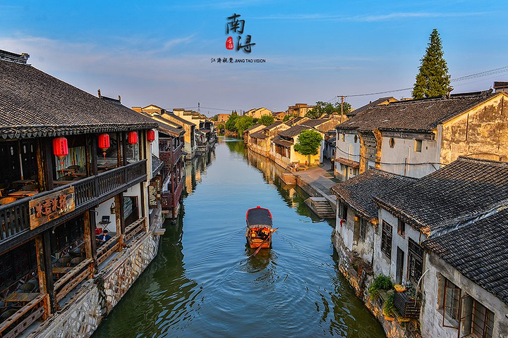 从廊桥码头到小莲庄码头,大约只需20分钟左右.