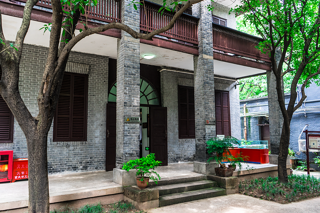 景点详情 桂园地址:渝中区上清寺中山四路65号(求精中学旁) 点评(8条)