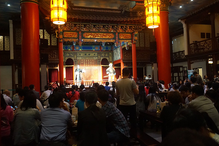 听戏,老人听戏_大山谷图库