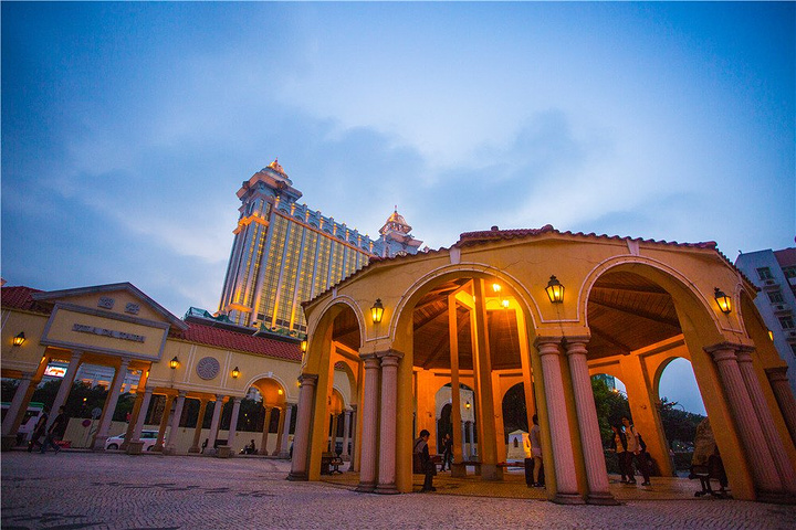 氹仔旧城区 天气渐暗,路灯开始亮起_氹仔岛"的评论图片