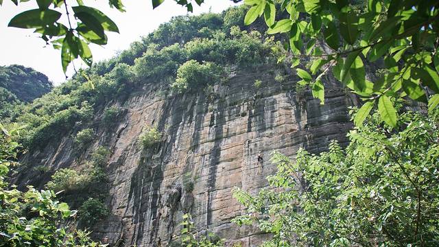 酒瓶山攀岩