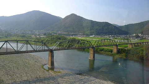 猿藤蔓桥旅游景点攻略图