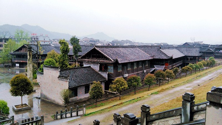 土家族摆手舞的流传地域十分宽广《永顺府志《永顺县志《龙山