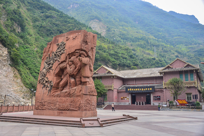 红军长征翻越夹金山纪念馆图片