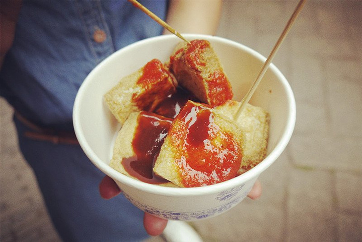 创作by粉哥给一万个赞两只咪的同里之夏房屋旧旧的