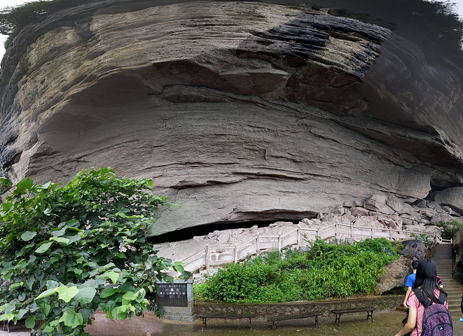 下午走了一趟玉女岩.相机拍不出效果来,还好,打60分吧.