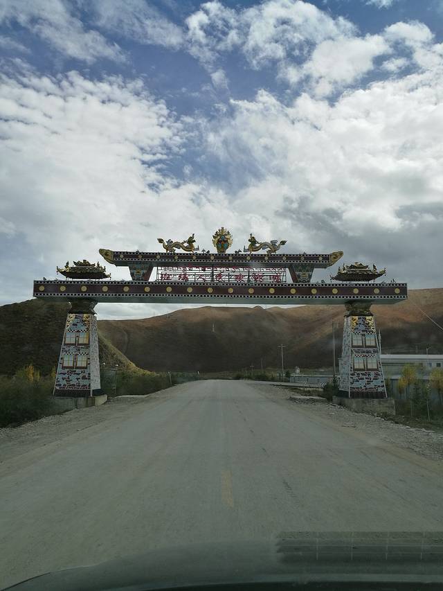 我们的足迹偏西 扎尕那-若尔盖-色达-八美-丹