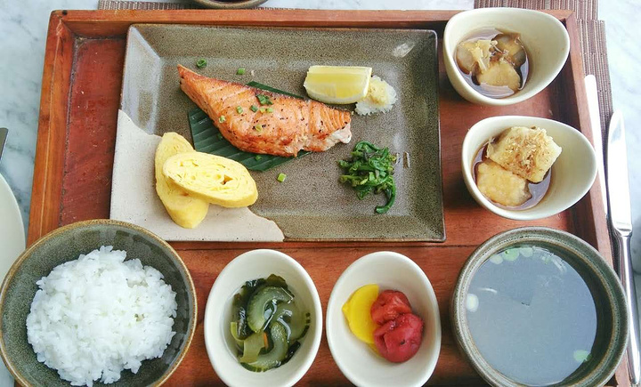 精华来装饰着酒店的内部。非常精致的下午茶_