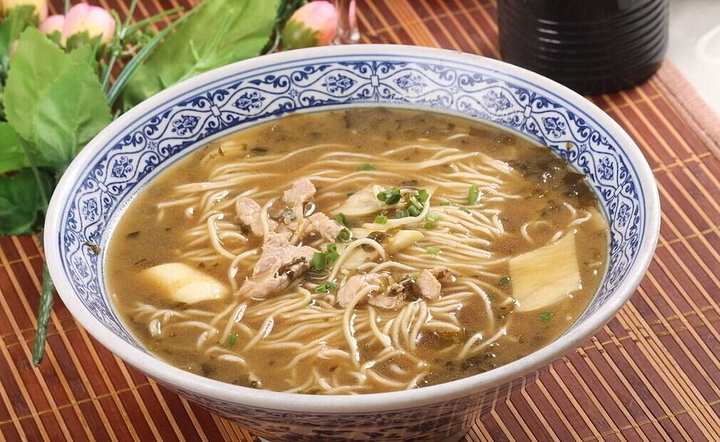 已有百余年历史,最早由杭州老店奎元馆首创,其