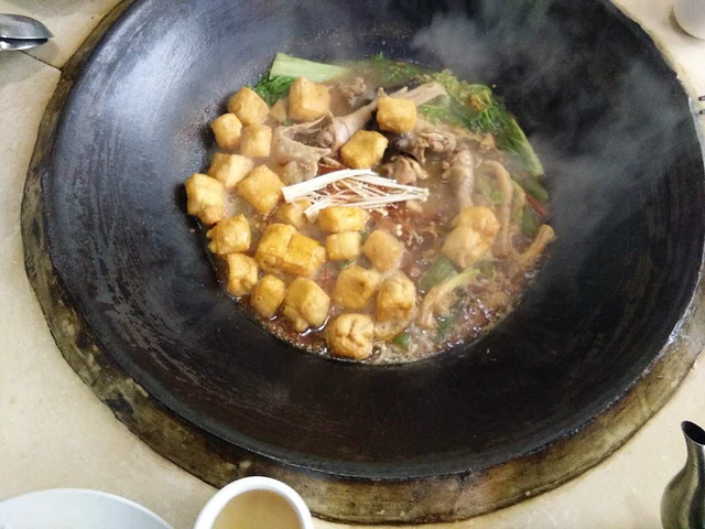 17篇点评 第一天晚上晚饭就在大锅大灶吃的非常的不错,这是来这里的