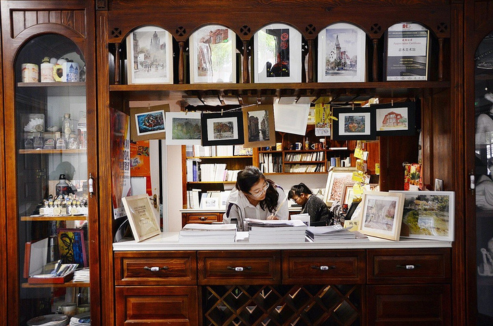 不要门票嘉木美术馆2013年9月开馆,1912年德国人建设的别墅庭院,一