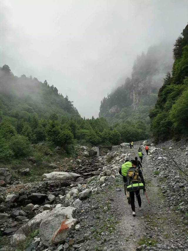甲尔猛措 雪一直下