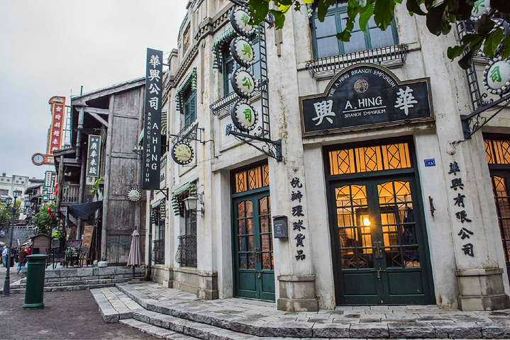 而冯小刚又最有名气,所以这里都简称为"冯小刚电影公社"