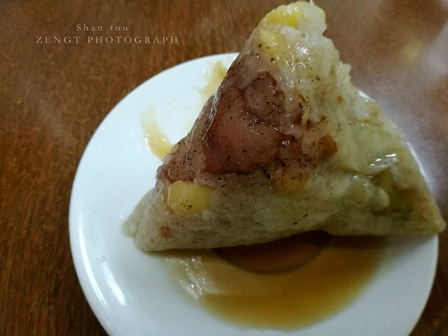 猪肠胀糯米也是小店的特色美食。这四个字的潮