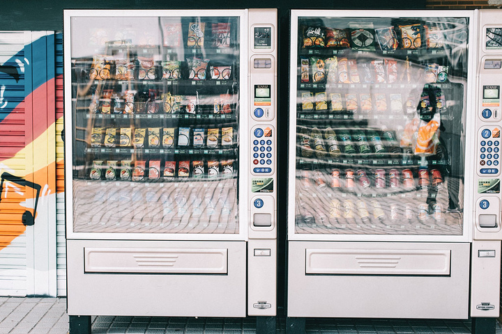 开始各种摆动作照片拍起来了。坐免费巴士到了