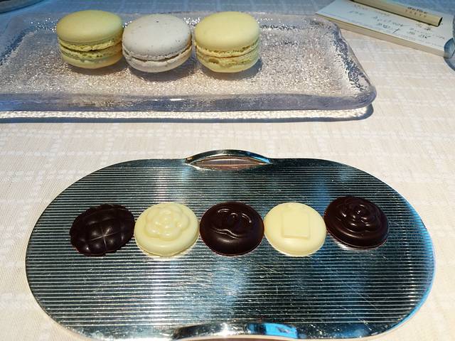 Beige Alain Ducasse Tokyo