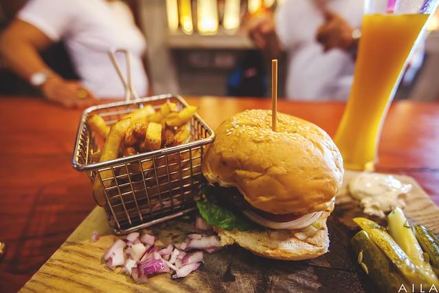 EAT Bar & Grill Restaurant Karon