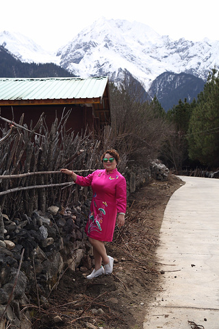 2018林芝地区的村庄都好看,藏族的房屋也是五