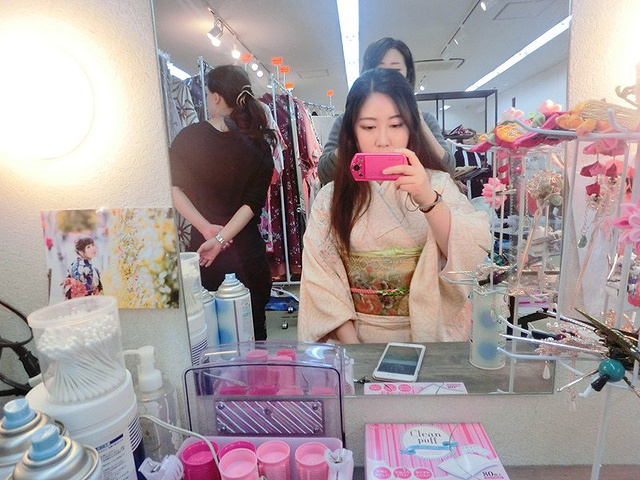 2017这里的小提示,最好把头发都盘起来哦,如果