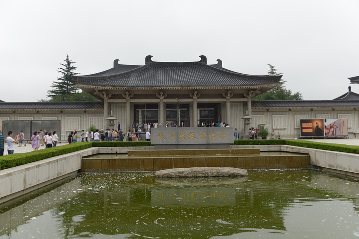 展品种类很多,我们用了大半天时间观看展品,拍了许多照片