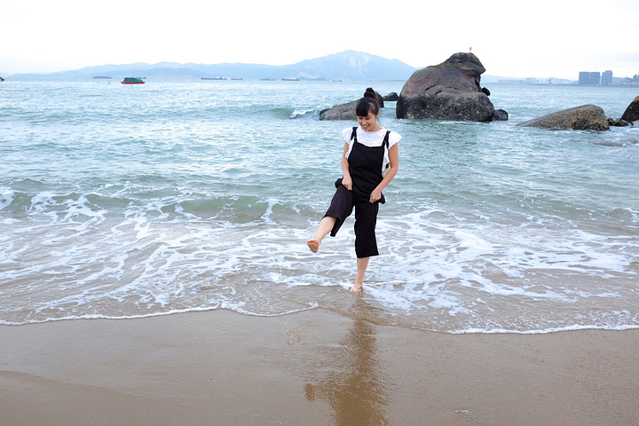 2017下午的时候恰逢涨潮,海浪哗哗的拍上来好