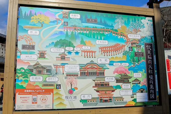 再去千本鸟居 伏见稻荷的单独的大小鸟居也有很多 鸟居就是神社的门