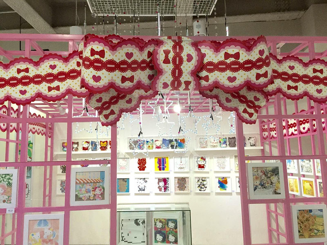 回来取在免税店买的这些东西,拆包装也费了好