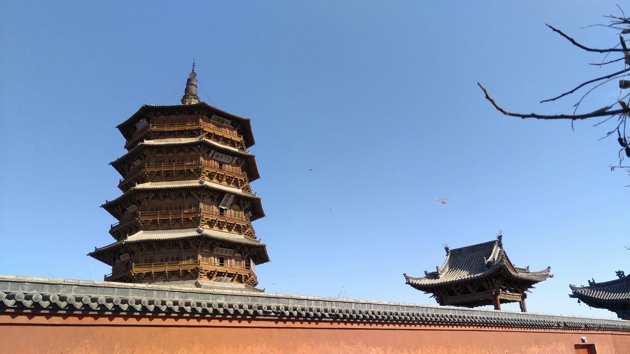 为了庆祝应州大捷武宗亲临木塔即兴写下天下奇观四字既赞美木塔的胜景