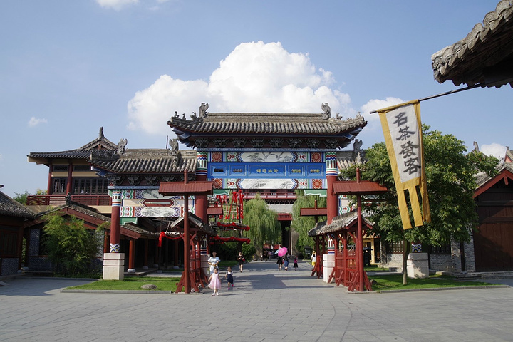 清明上河图景区有三大招牌特色演艺秀节目除了不可错过的大型古彩戏法