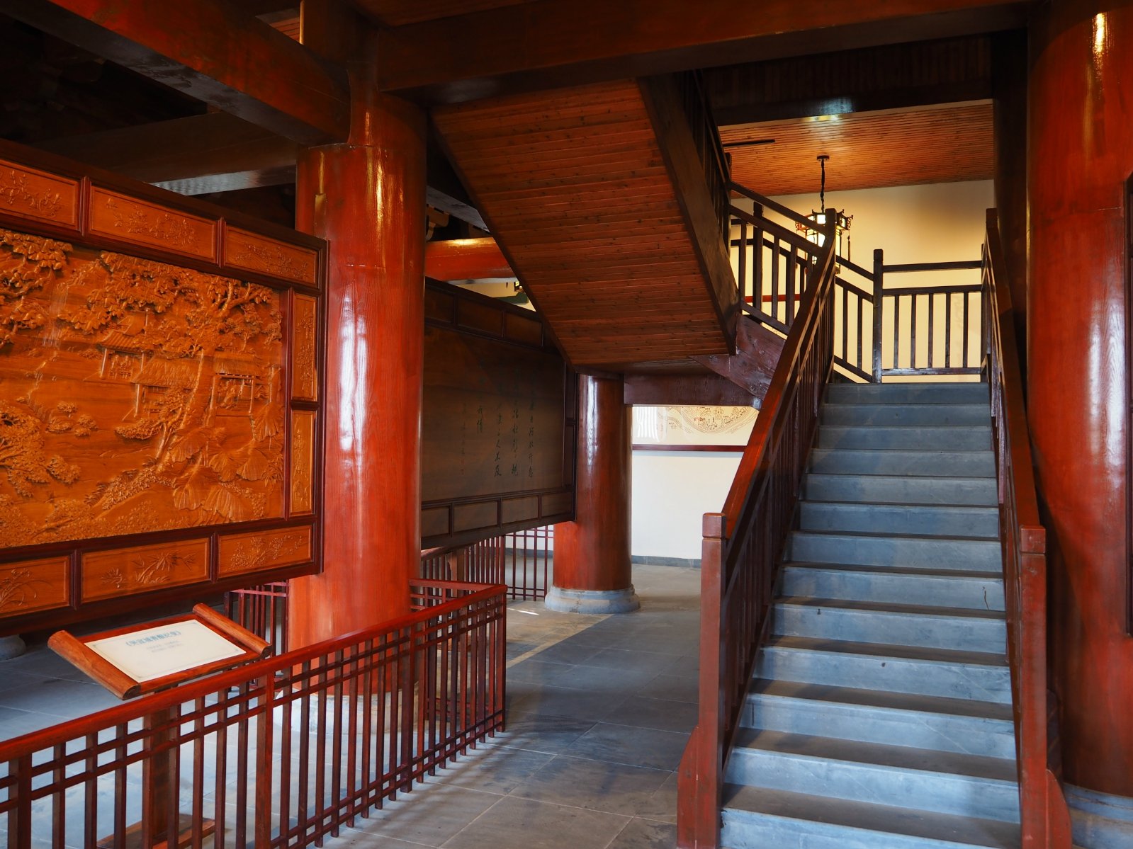 从双塔继续前行一路上风景怡人天气非常好除了有些热令人不适之外下山