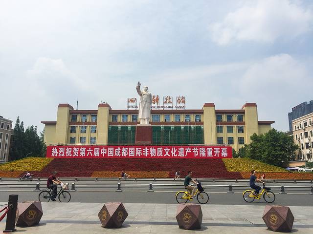 四川科技馆附近好玩 藏在成都天府广场毛主席像后面的这栋楼真的太!神!奇!了!(攻略)