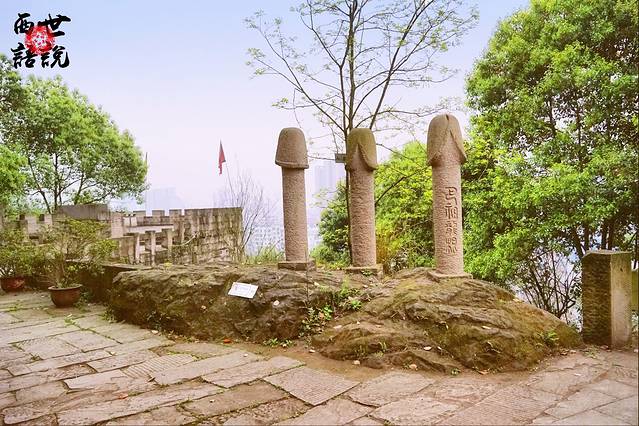 神龙山巴人古堡