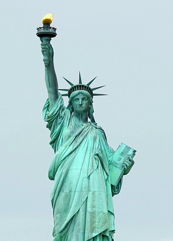 017进入女神内部的门票需要事前预订。雕像手