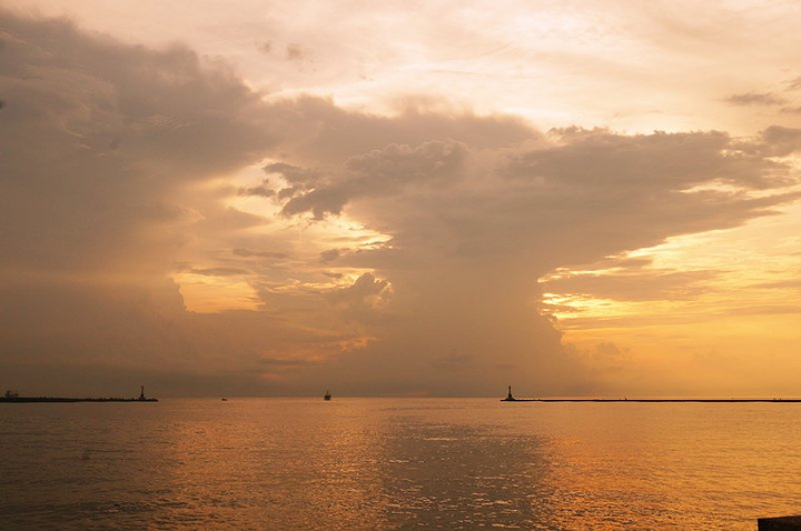 电影痞子英雄的主要拍摄地,就在爱河旁边,你还