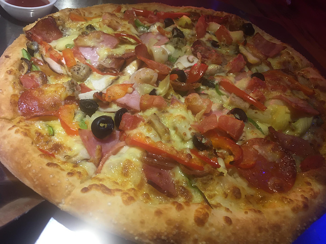 手握披萨_乌巢披萨人均消费