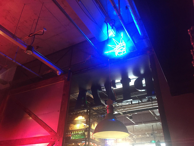 手握披萨_乌巢披萨人均消费