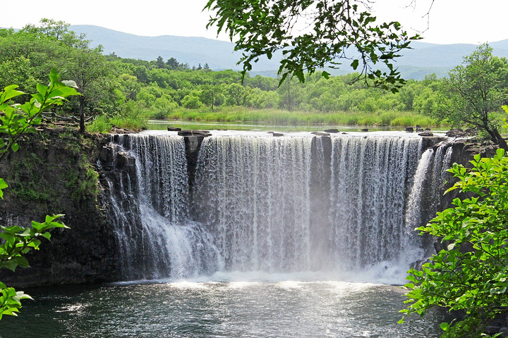吊水楼瀑布又称镜泊湖瀑布是镜泊湖风景名胜区的另外一个精华景点